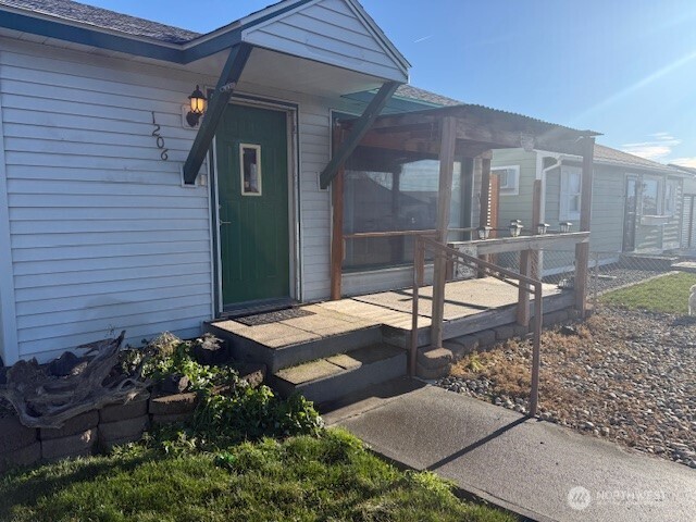 1206 Sunset Street Southeast Ephrata, WA 98823 - Photo 2 of 11 a front view of a house with garden