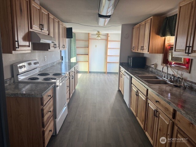 1206 Sunset Street Southeast Ephrata, WA 98823 - Photo 7 of 11 a kitchen with stainless steel appliances granite countertop a stove and a refrigerator