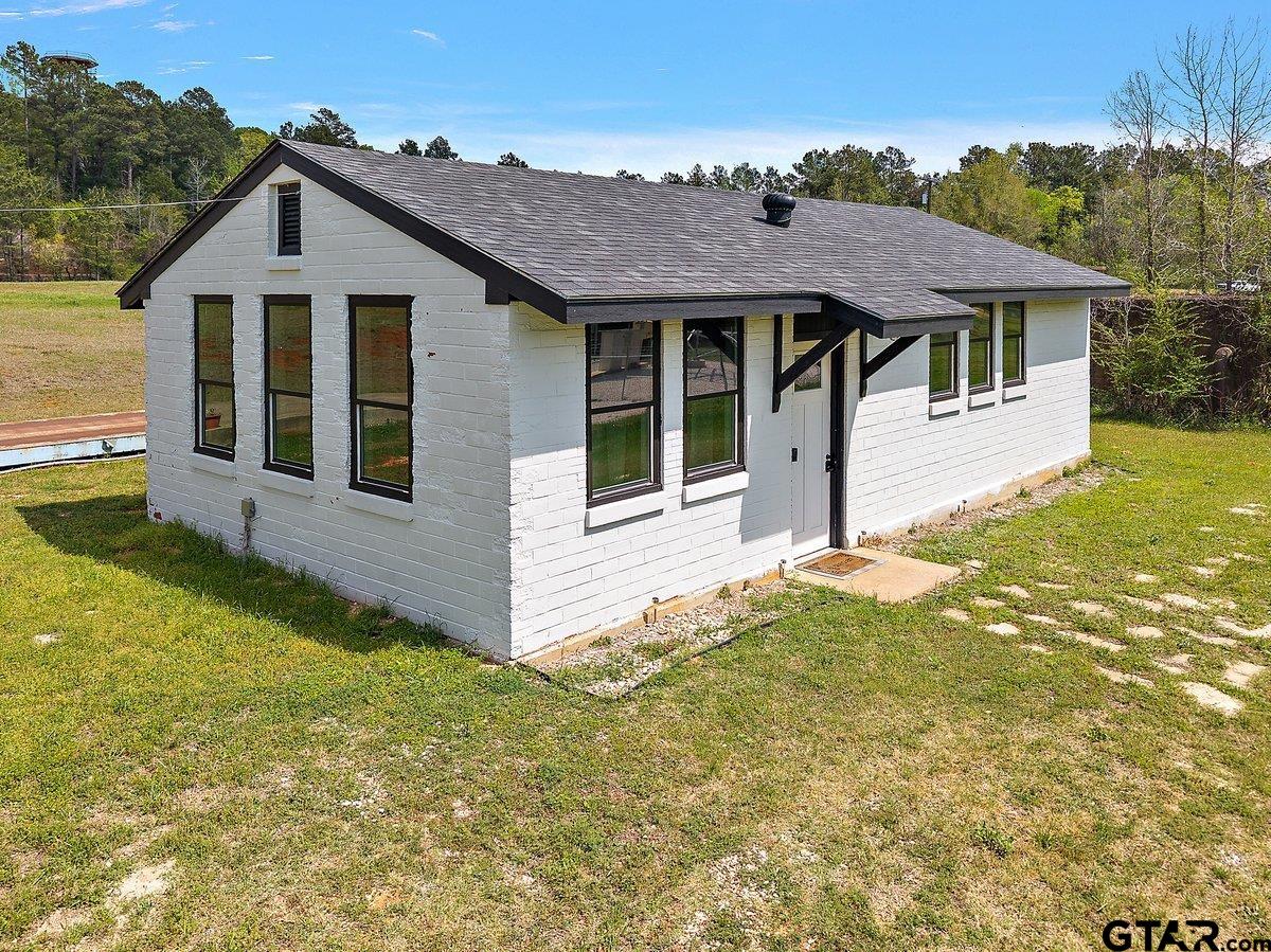13089 US Highway 84 West Rusk, TX 75785 - Photo 17 of 43 a front view of a house with a yard