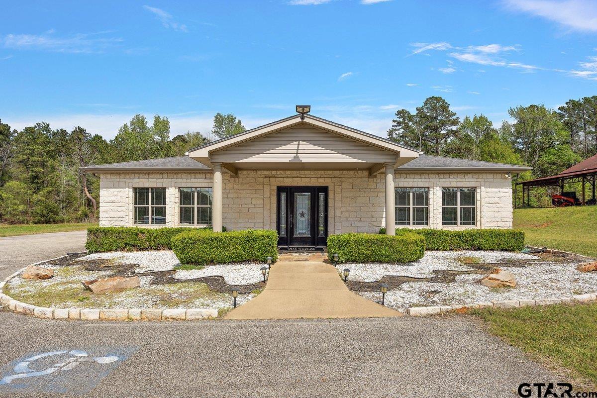 13089 US Highway 84 West Rusk, TX 75785 - Photo 23 of 43 front view of a house with a yard