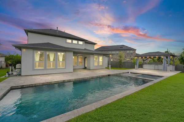 $990,000 | 7 Hyacinth Blossom Court, Tomball, TX 77375