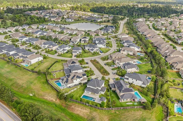 $935,000 | 7 Hyacinth Blossom Court, Tomball, TX 77375