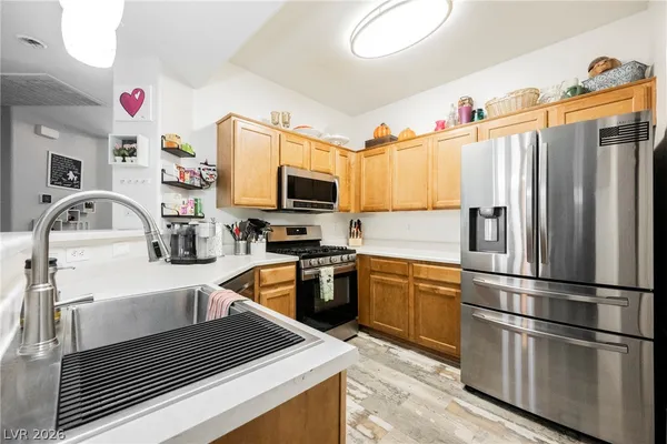 $1,600 | 5855 Valley Drive, Unit 2050, North Las Vegas, NV 89031