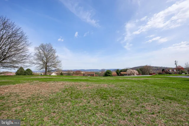 a view of a yard with a barn