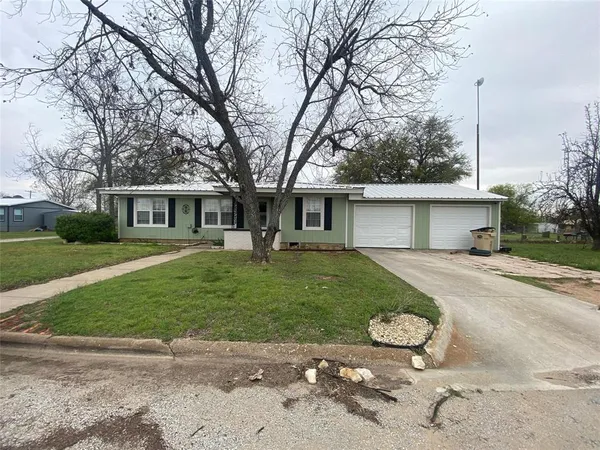 $154,500 | 807 Gantt Street, Bangs, TX 76823
