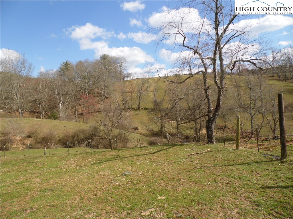 5116 Fox Ridge Road Ennice, NC 28623 - Photo 9 of 36 Gallery Image 9