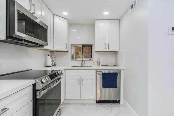 $3,400 | 9523 South Hollybrook Lake Drive, Unit 102, Pembroke Pines, FL 33025
