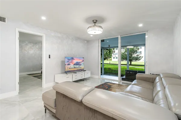 $3,400 | 9523 South Hollybrook Lake Drive, Unit 102, Pembroke Pines, FL 33025