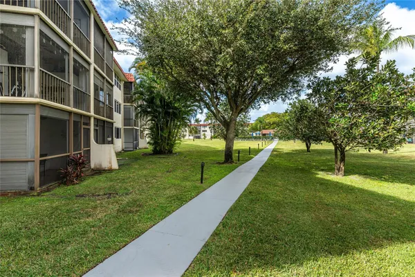 $3,400 | 9523 South Hollybrook Lake Drive, Unit 102, Pembroke Pines, FL 33025