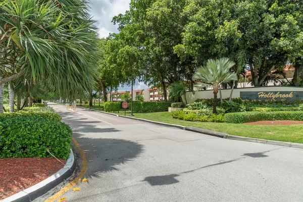 $3,400 | 9523 South Hollybrook Lake Drive, Unit 102, Pembroke Pines, FL 33025