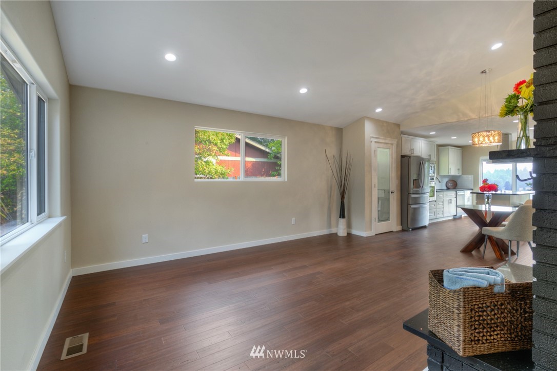7325 Phillips Road Southwest Lakewood, WA 98498 - Photo 4 of 23 Gallery Image 4