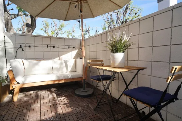 $925,000 | 596 West Huntington Drive, Unit F, Arcadia, CA 91007