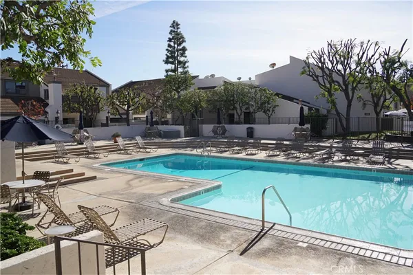 $925,000 | 596 West Huntington Drive, Unit F, Arcadia, CA 91007