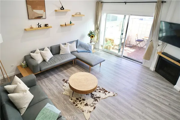 $925,000 | 596 West Huntington Drive, Unit F, Arcadia, CA 91007
