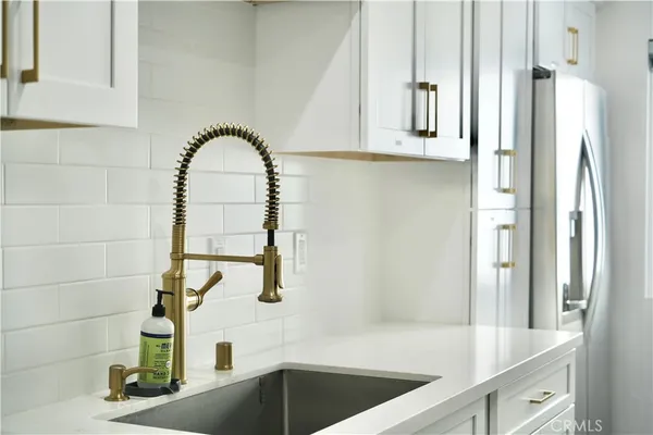 $925,000 | 596 West Huntington Drive, Unit F, Arcadia, CA 91007