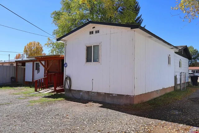 a view of a back yard of the house