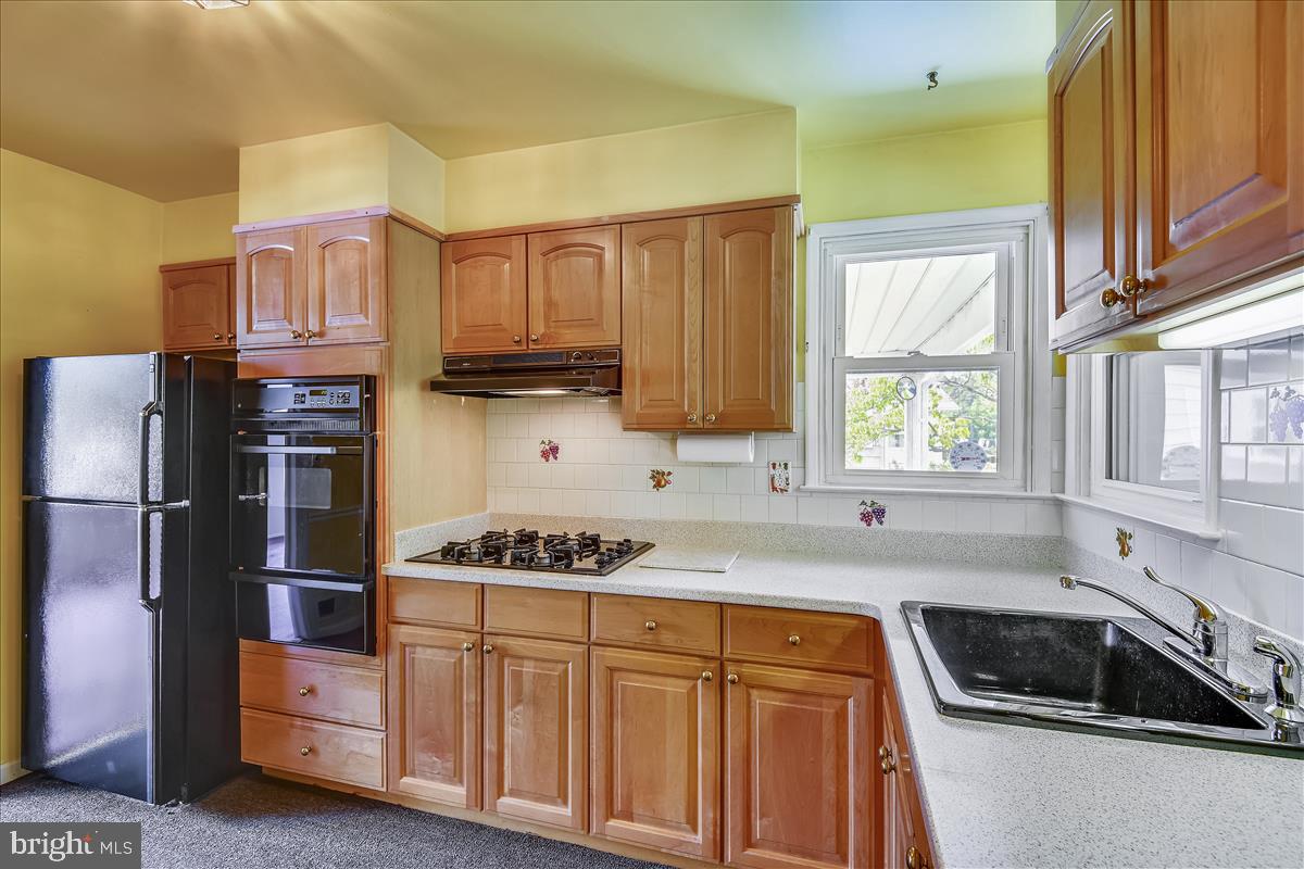 312 Cheddington Road Linthicum, MD 21090 - Photo 11 of 36 Kitchen