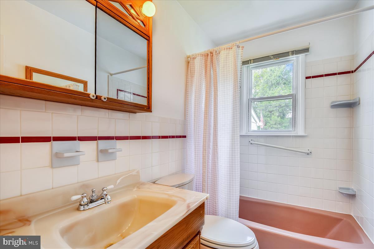 312 Cheddington Road Linthicum, MD 21090 - Photo 15 of 36 Main Level Full Bath