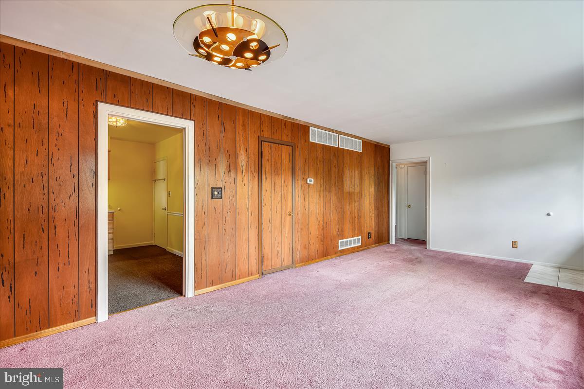 312 Cheddington Road Linthicum, MD 21090 - Photo 5 of 36 Living Room
