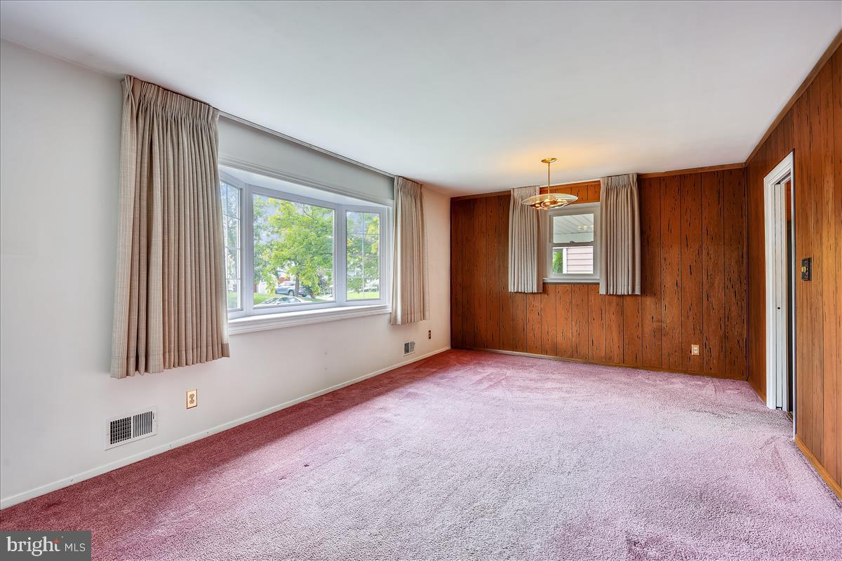 312 Cheddington Road Linthicum, MD 21090 - Photo 7 of 36 Living Room