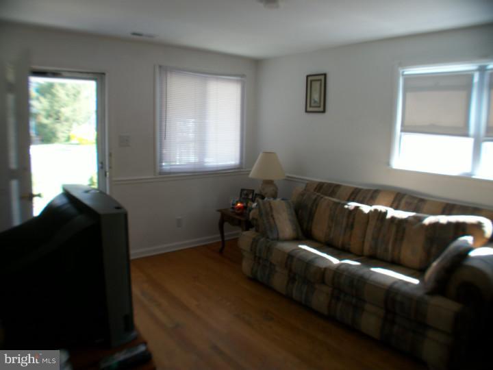 402 Dickinson Road Glassboro, NJ 08028 - Photo 4 of 15