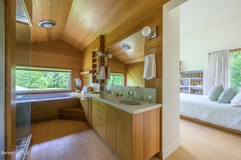 $4,500,000 | 729 Hewins Street, Sheffield, MA 01257