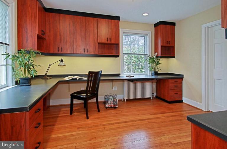 12 Sunnyside Road Silver Spring, MD 20910 - Photo 2 of 14 Den