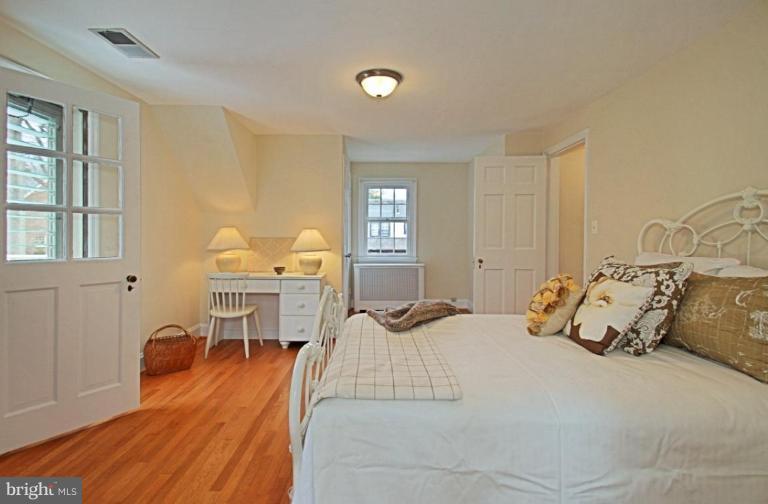 12 Sunnyside Road Silver Spring, MD 20910 - Photo 6 of 14 Master Bedroom