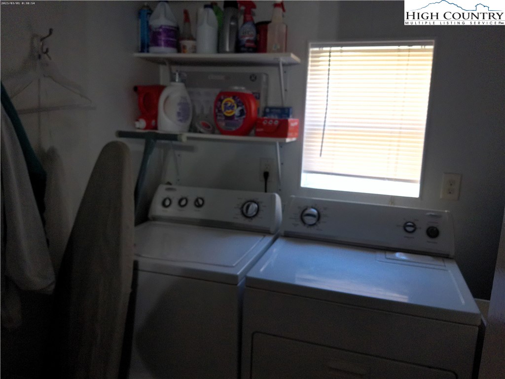 9752 Old Highway 16 Crumpler, NC 28617 - Photo 16 of 26 a room with toys and window