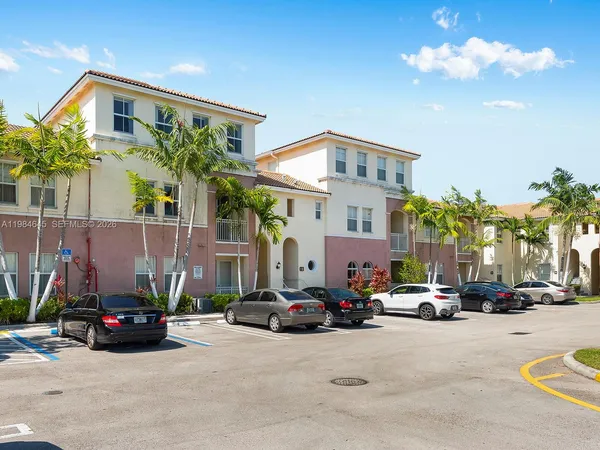 $2,600 | 10022 Northwest 7th Street, Unit 206, Miami, FL 33172