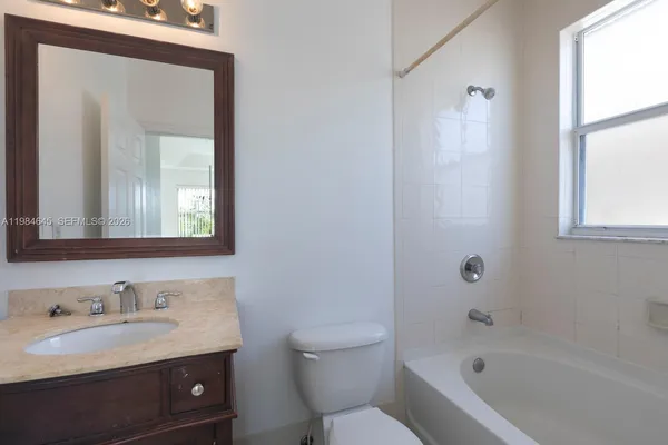 $2,600 | 10022 Northwest 7th Street, Unit 206, Miami, FL 33172