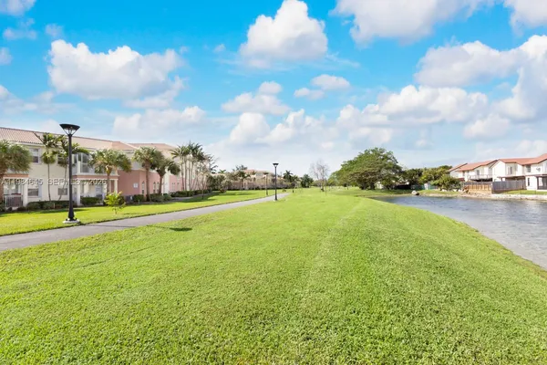 $2,600 | 10022 Northwest 7th Street, Unit 206, Miami, FL 33172