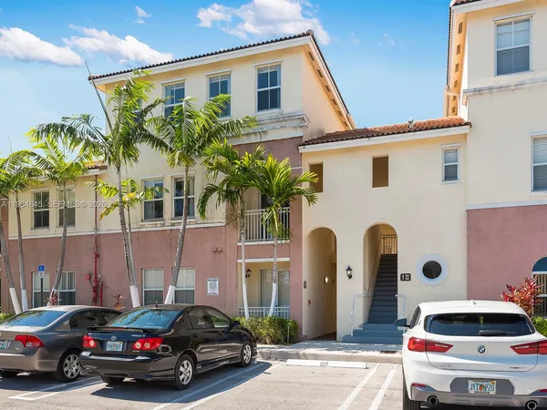 $2,600 | 10022 Northwest 7th Street, Unit 206, Miami, FL 33172