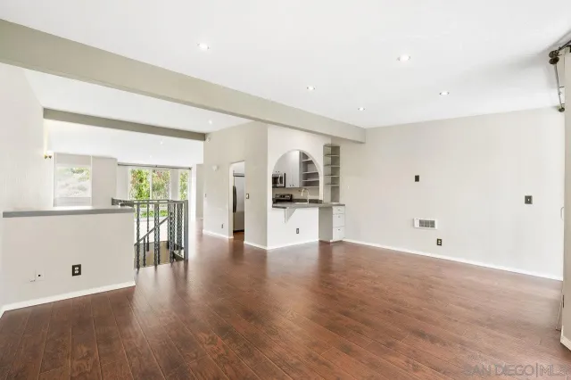 $735,000 | 2402 Altisma Way, Unit G, Carlsbad, CA 92009