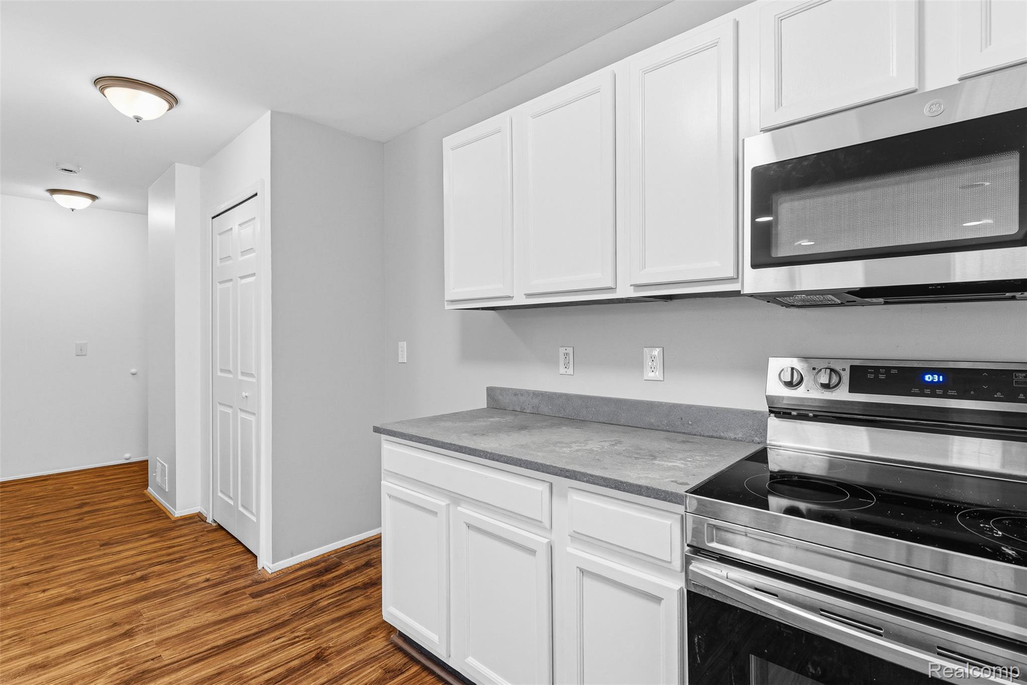 253 Stonegate West Pontiac, MI 48341 - Photo 15 of 40