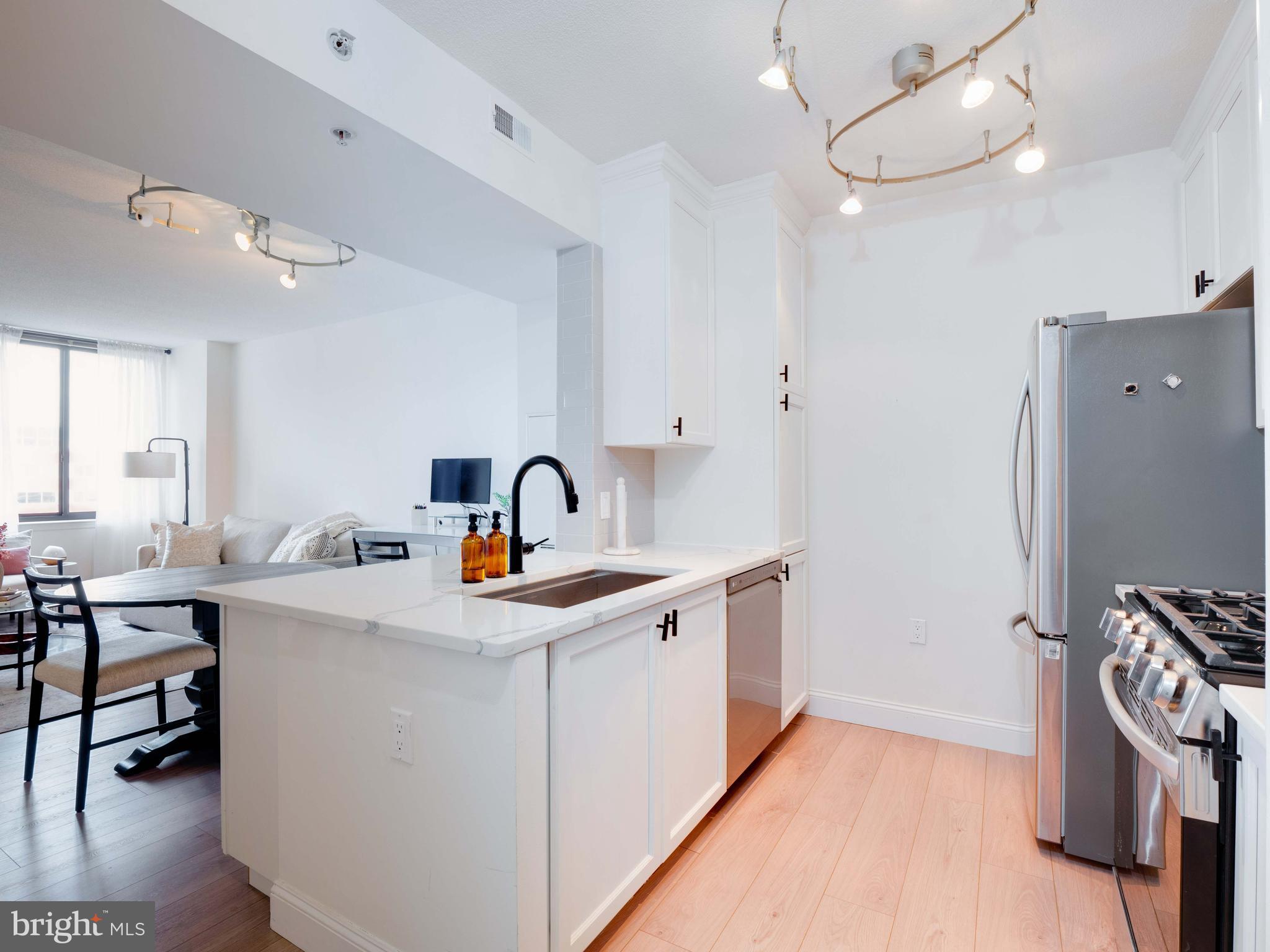 851 North Glebe Road, Unit 816 Arlington, VA 22203 - Photo 2 of 25 Gallery Image 2