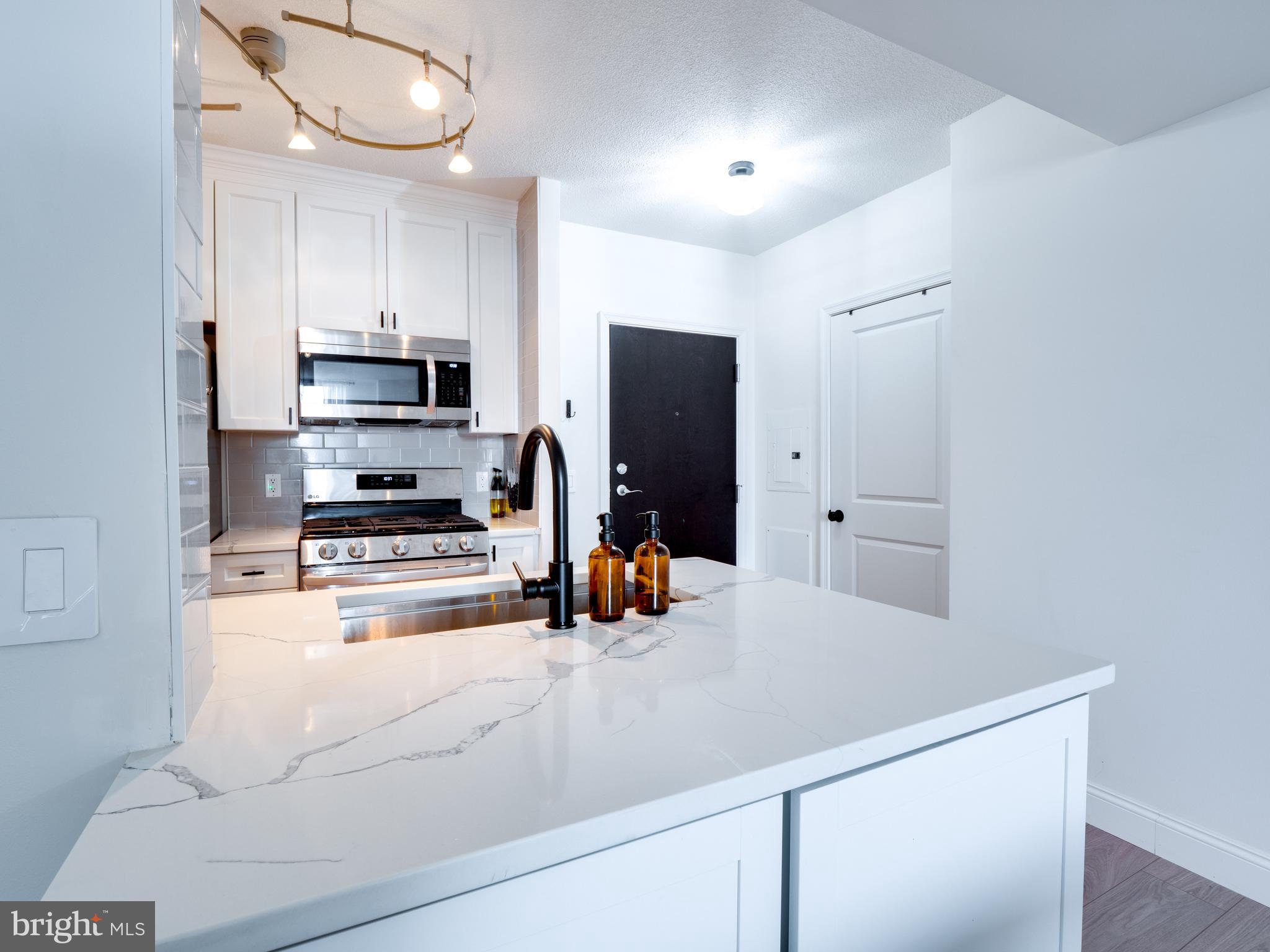 851 North Glebe Road, Unit 816 Arlington, VA 22203 - Photo 4 of 25 Gallery Image 4