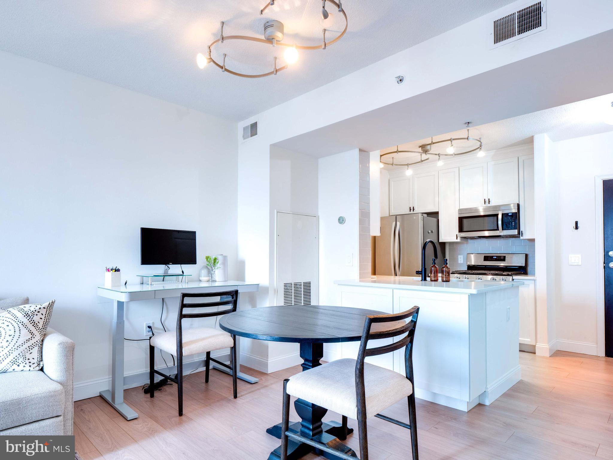 851 North Glebe Road, Unit 816 Arlington, VA 22203 - Photo 5 of 25 Gallery Image 5