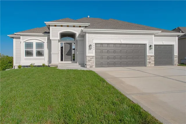 $639,900 | 4810 Northeast 105th Street, Kansas City, MO 64156