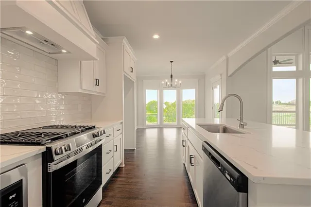 $639,900 | 4810 Northeast 105th Street, Kansas City, MO 64156