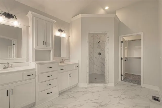 $639,900 | 4810 Northeast 105th Street, Kansas City, MO 64156