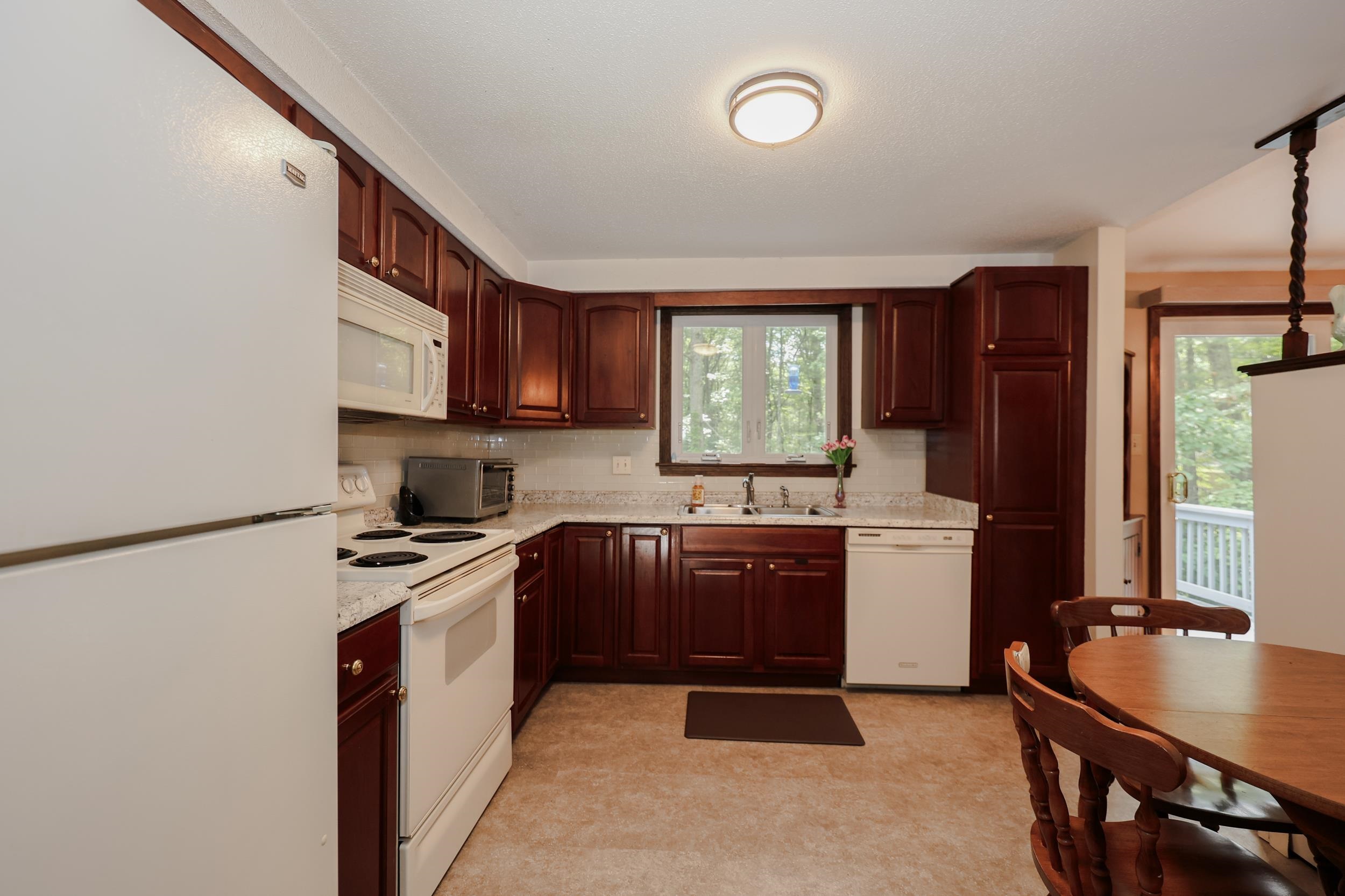 65 Shannon Road Salem, NH 03079 - Photo 6 of 58