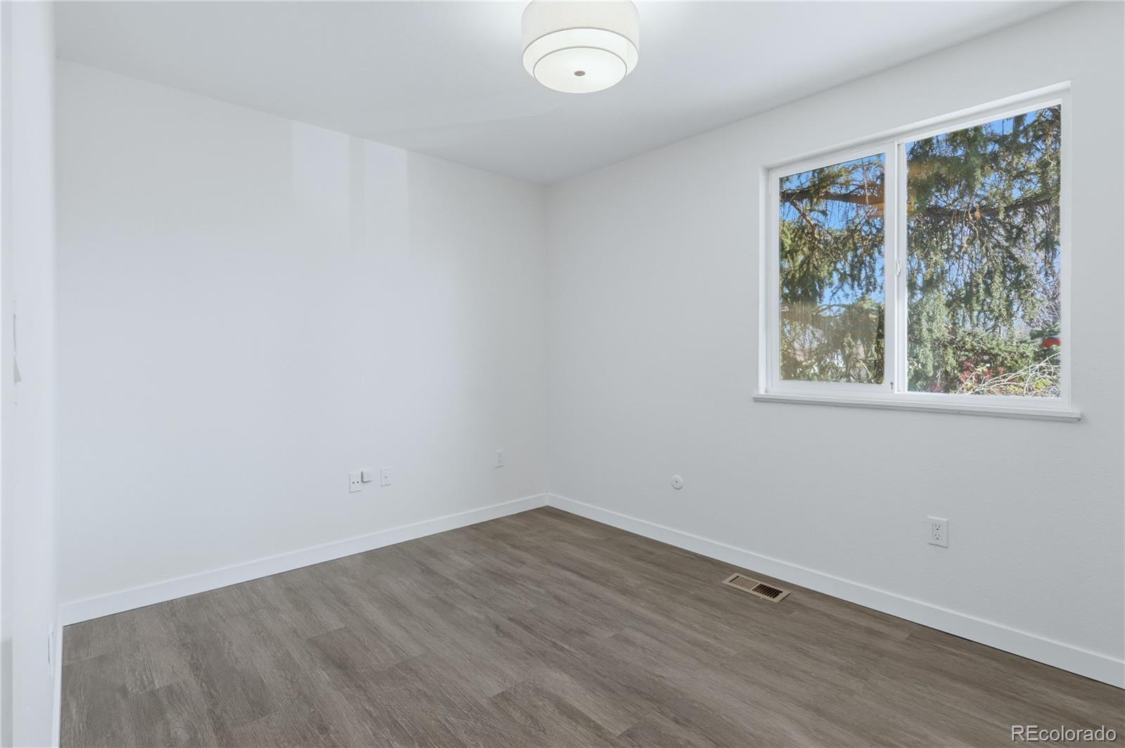 3173 South Nucla Street Aurora, CO 80013 - Photo 21 of 34 an empty room with a window
