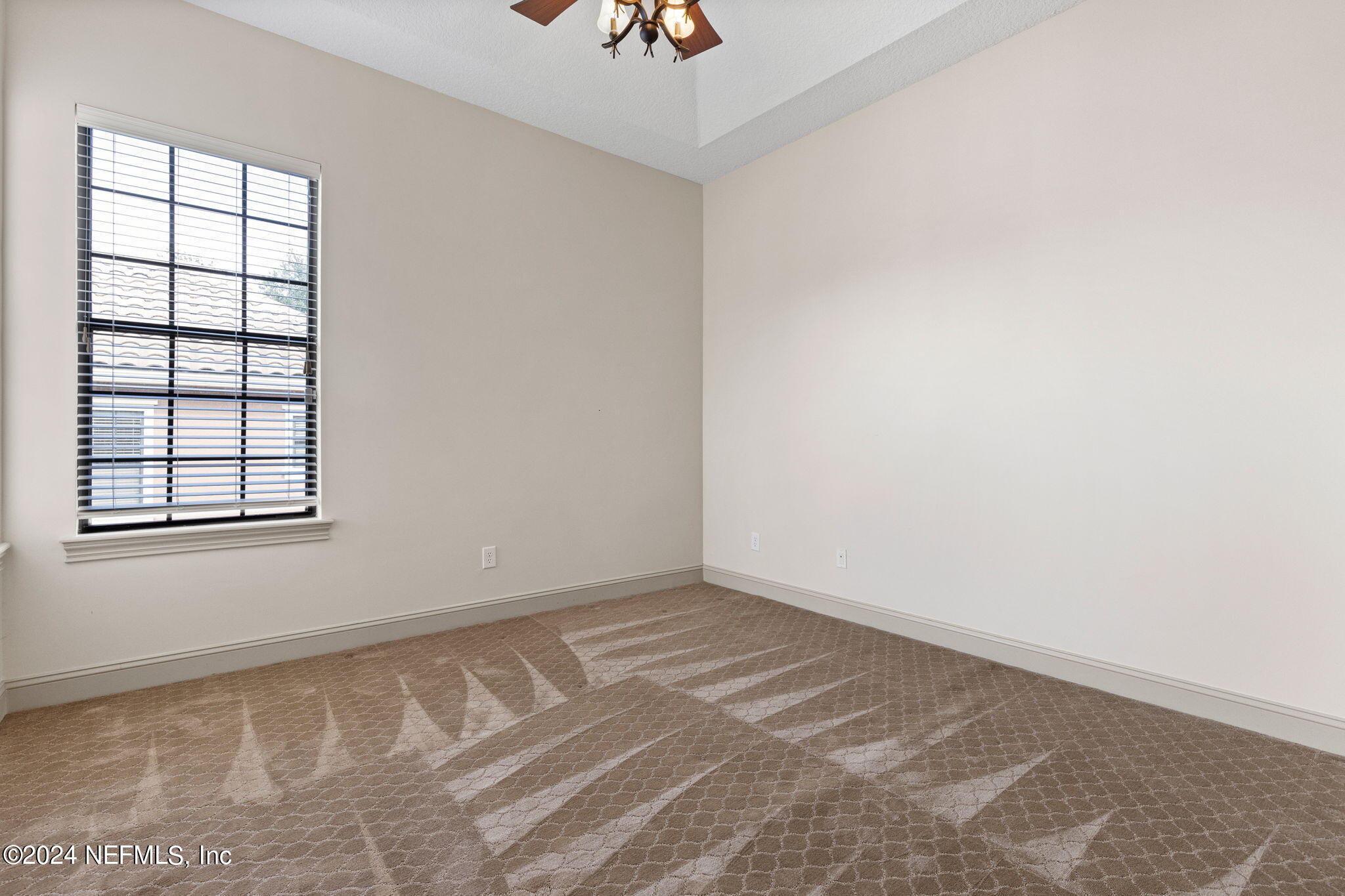 650 South Loop Parkway St. Augustine, FL 32095 - Photo 21 of 42 an empty room with windows