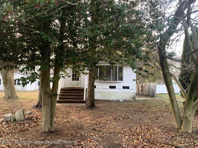 116 Oak Glen Road Howell, NJ 07731 - Photo 3 of 16 a view of a house with a yard