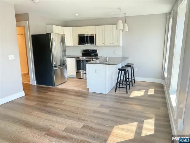 $2,200 | 58 New Street, Unit 3D, Newark, NJ 07102