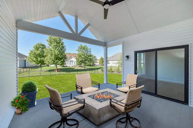 a view of a hallway with windows and entryway