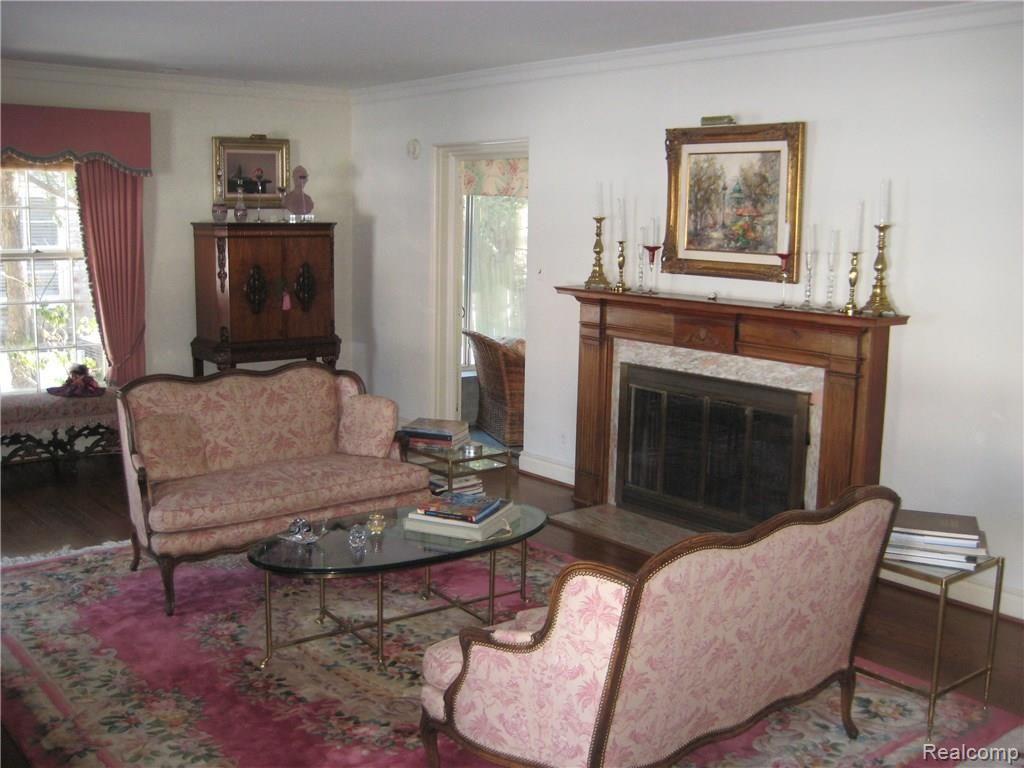 69 Vendome Road Grosse Pointe, MI 48236 - Photo 8 of 16 IMG_1354.JPG