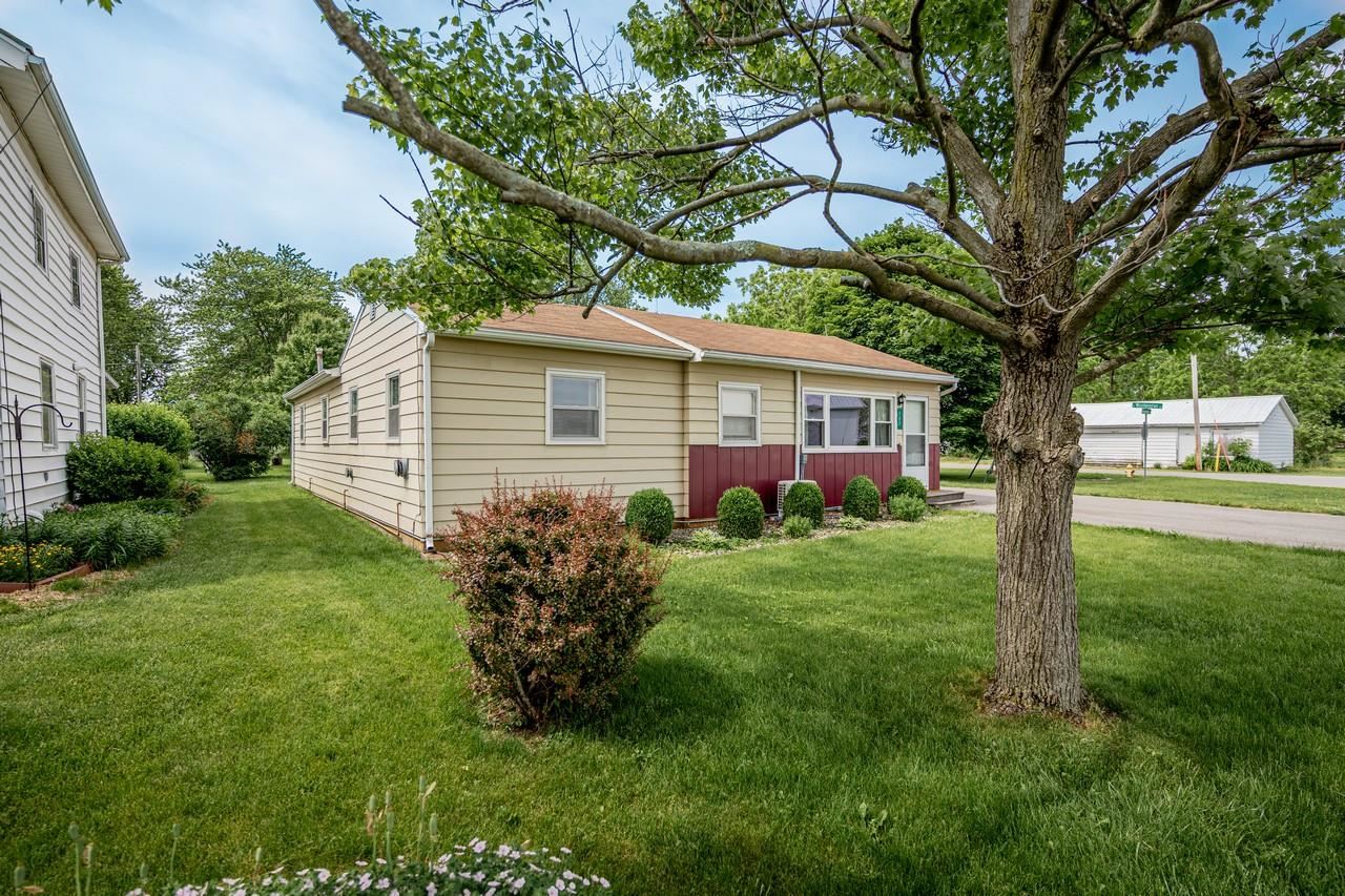 127 Monroeville Road Monroeville, IN 46773 - Photo 3 of 20