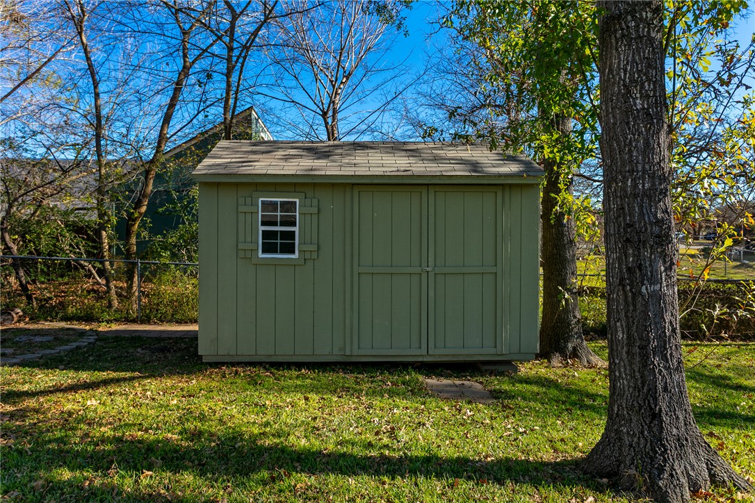 1308 Hawk Tree Drive College Station, TX 77845 - Photo 33 of 34 a view of outdoor space and garden